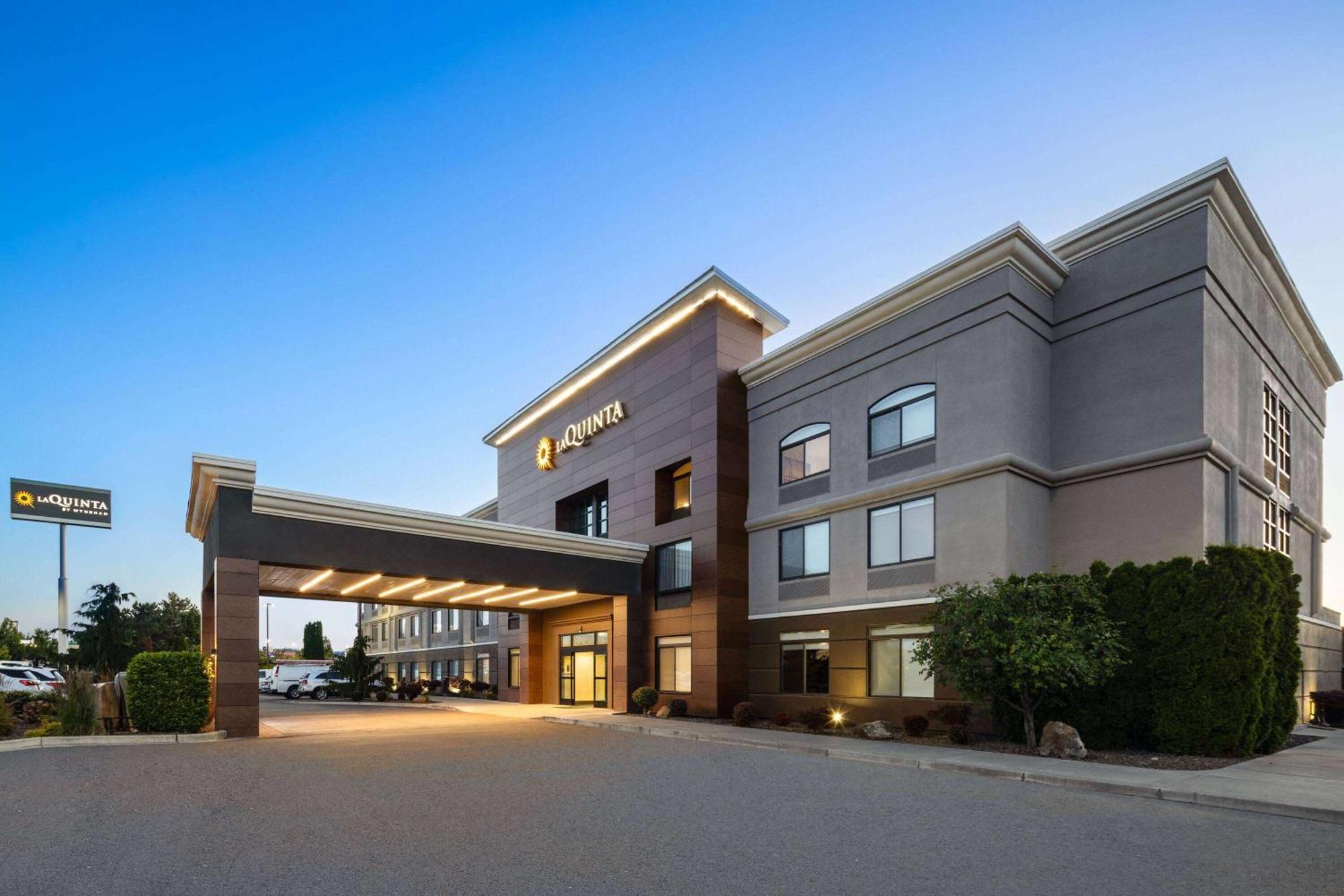 Готель La Quinta By Wyndham Кенневік Екстер'єр фото